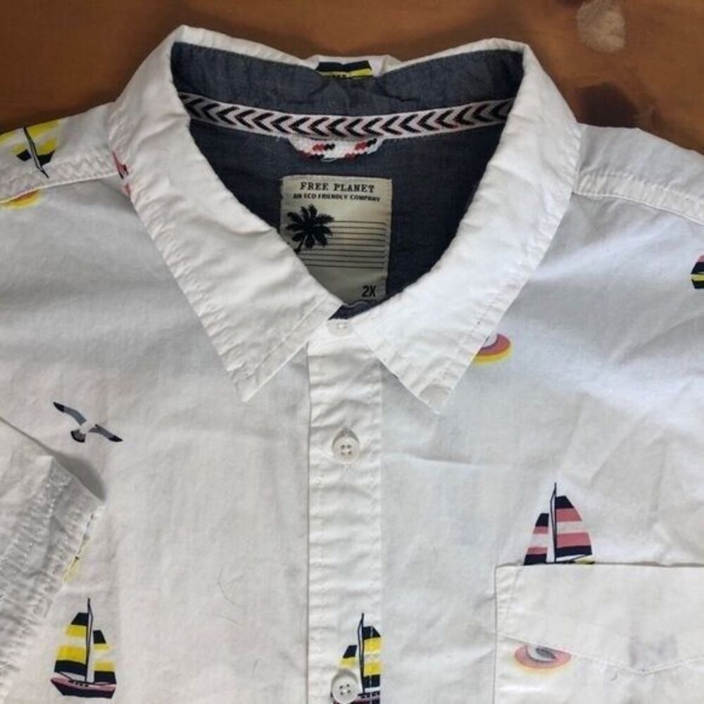 Free Planet Men's 2XL 100% Cotton White Sail‎ Boats Beach Short Sleeve Button Up